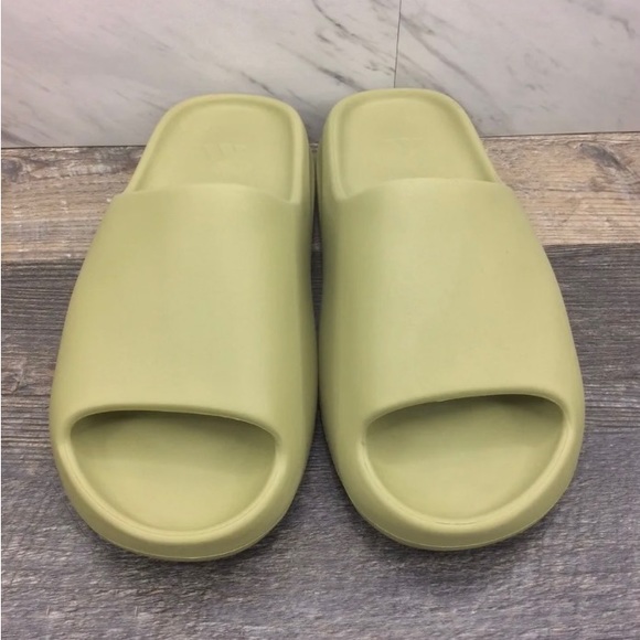 Adidas Yeezy slides. US 10 - Picture 4 of 6